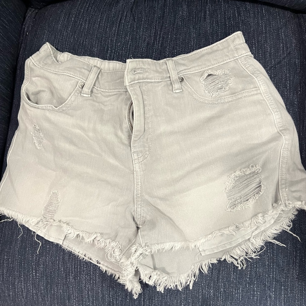 Light gray Aerie shorts!